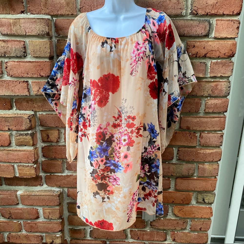Beautiful Floral Shift Dress Flowy Sleeves